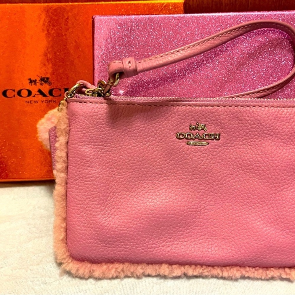 Auth coach shearling and leather pink coach wristlet with box A+ condition - Picture 2 of 4